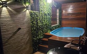 Apartamento com vista para piscina